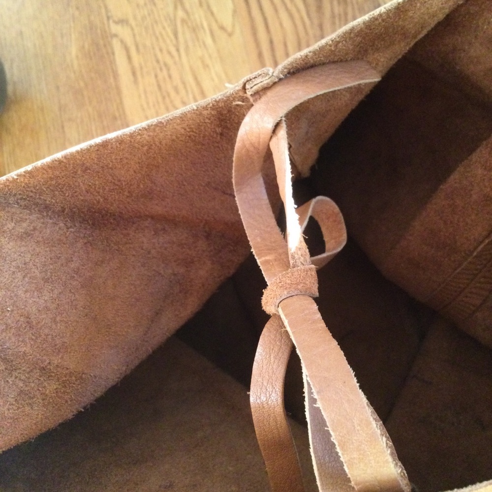 Softest Tan Leather Trough Tote Bag. Size OS - Picture 8 of 9